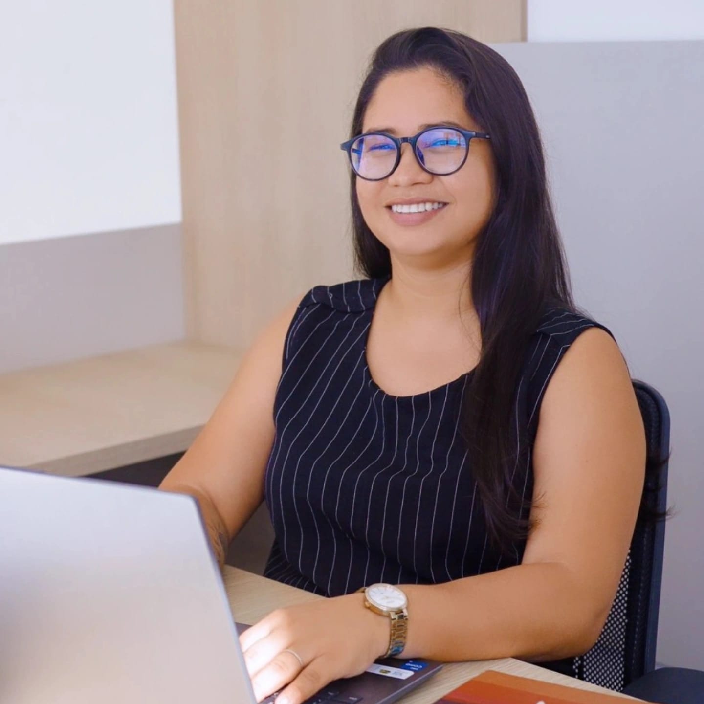 Prof.ª Camila Coutinho