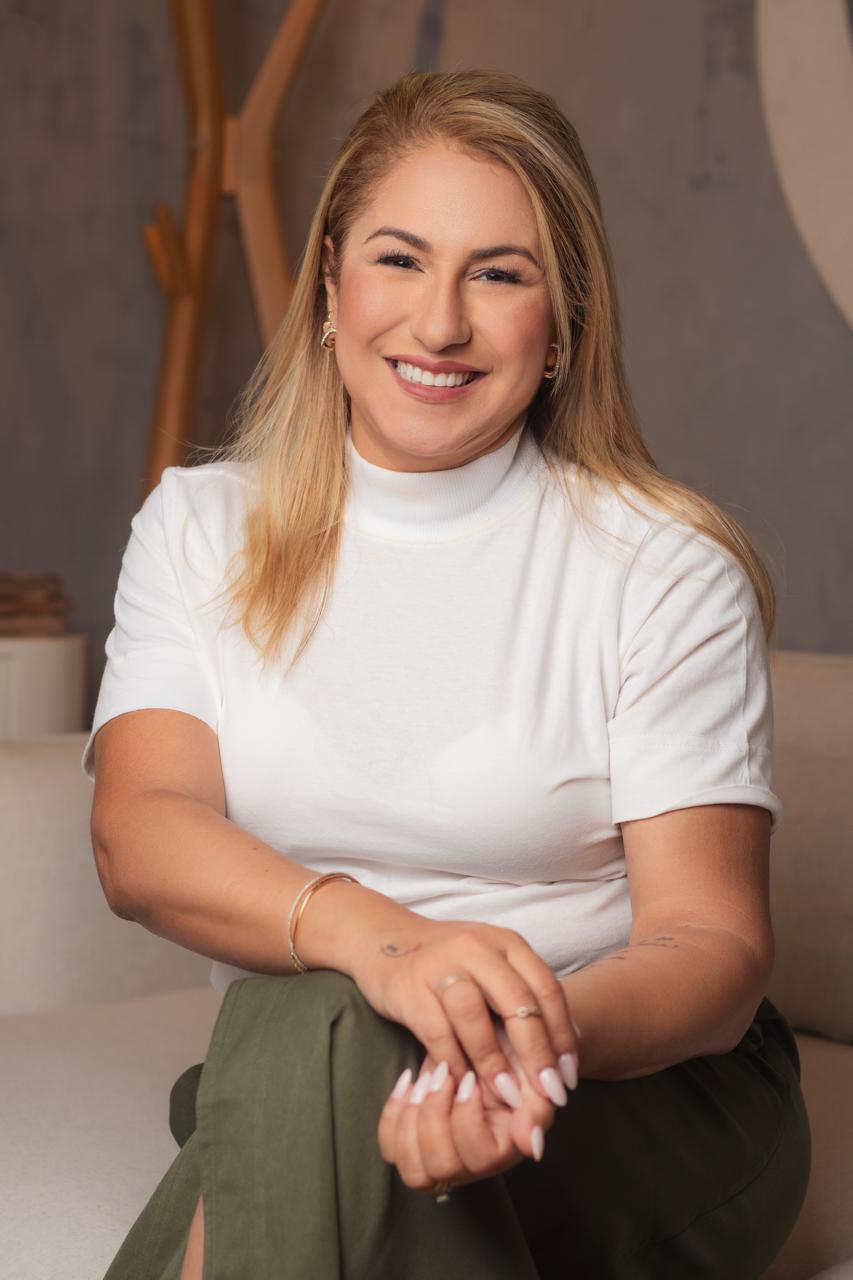 Prof.ª Katia Falcão